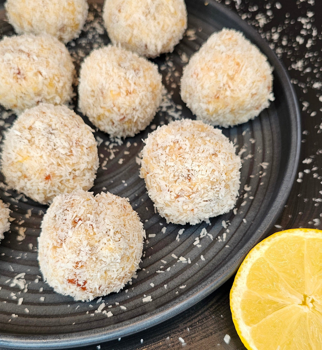 Kokos-Zitronen-Energyballs
