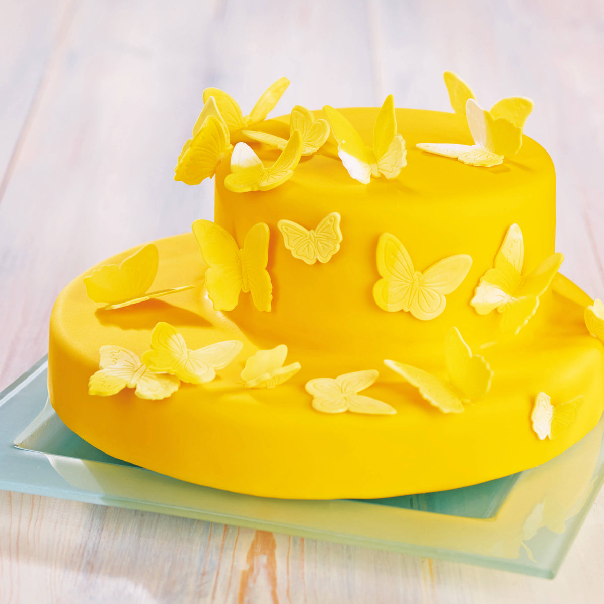 Schmetterlingstorte mit Fondant Gelb (250g)