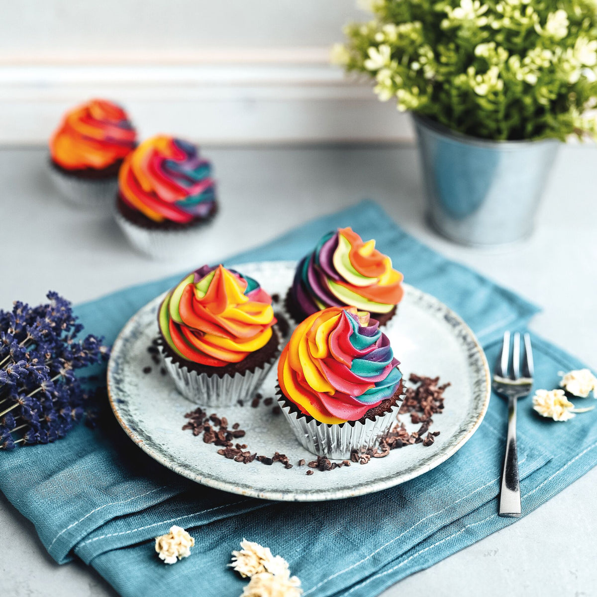 Muffins mit Neon-Farbpaste